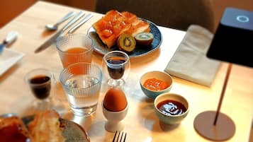 Free daily continental breakfast