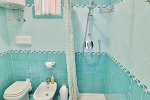 Shower, bidet, towels - A/C, Sea View, 400 mt from the beach (San Teodoro)