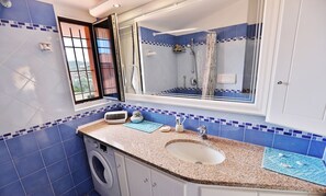 Shower, bidet, towels - A/C, Sea View, 400 mt from the beach (San Teodoro)
