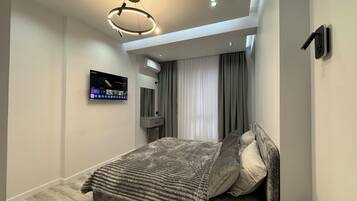 1 dormitorio, tabla de planchar con plancha, wifi y ropa de cama