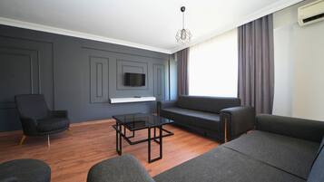 Family Apartment, 3 Bedrooms, Balcony | Ruang tamu
