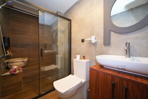 Standard Apartment, Private Bathroom | Bathroom | Shower, hair dryer, towels, soap - PODYUM APART (Bursa)