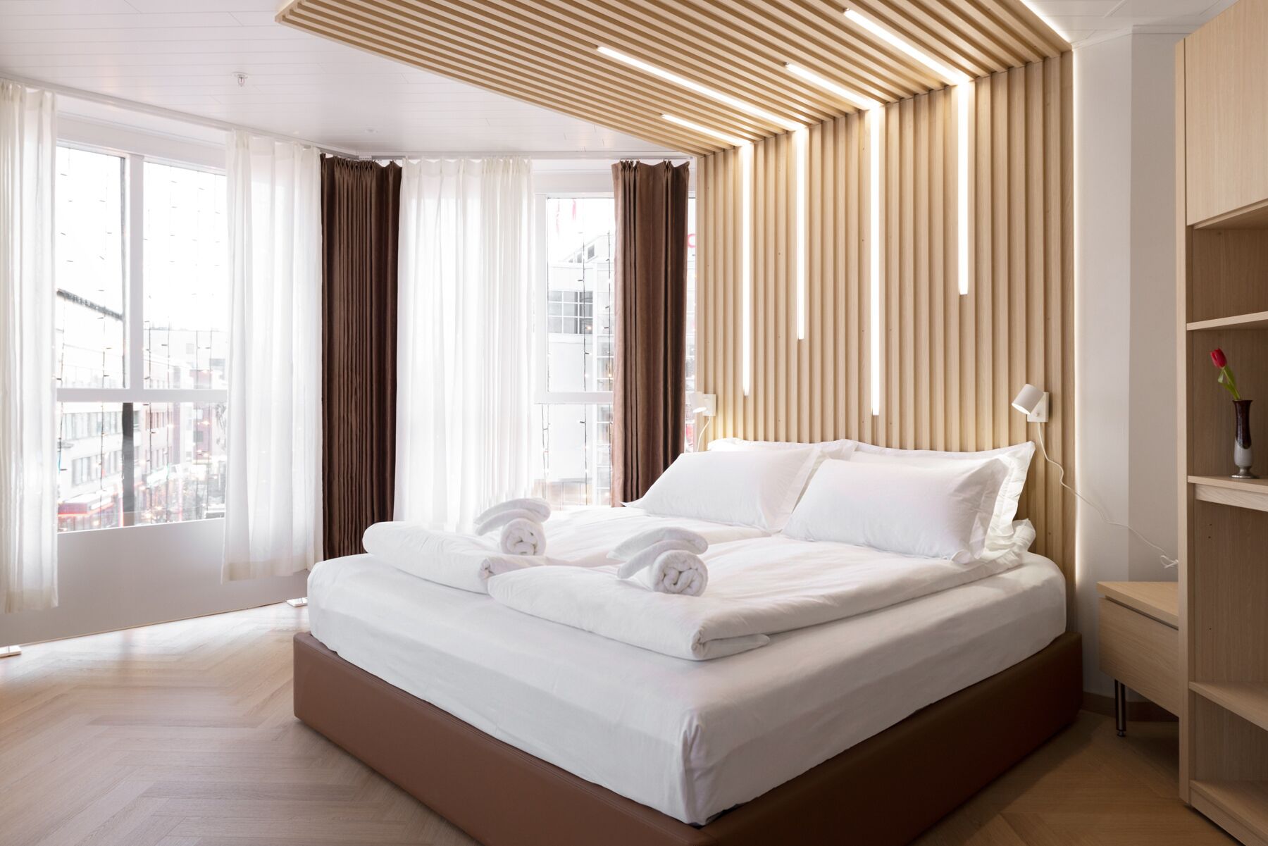 Deluxe Triple Room, City View | Desk, free WiFi