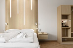 Habitación triple superior, vistas a la ciudad | Escritorio y wifi gratis