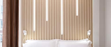 Quarto triplo luxo, vista para a cidade | Escrivaninha, Wi-Fi de cortesia