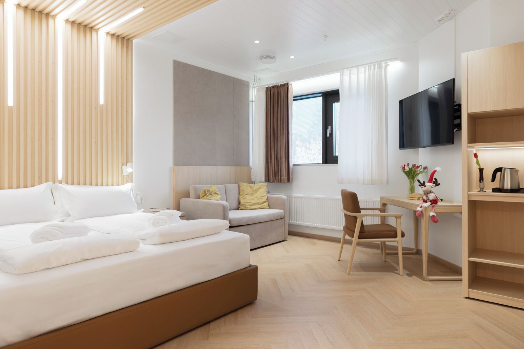 Triple Room, City View | Desk, free WiFi