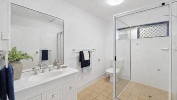 Shower, hair dryer, towels, shampoo
