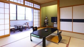 Zimmersafe, Schreibtisch, kostenloses WLAN, Bettwäsche