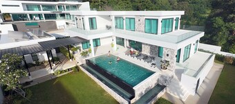 Luxurious 5-Bedroom Villa overlooking Pattaya City