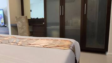1 bedroom, iron/ironing board, internet, bed sheets