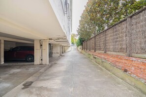 Property grounds - 3bd 2 bthToorak Village luxurious Apartment, Relax (Toorak)