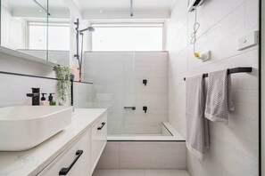 Een douche, een haardroger
