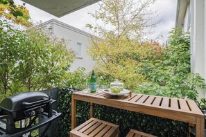 Outdoor dining - 3bd 2 bthToorak Village luxurious Apartment, Relax (Toorak)