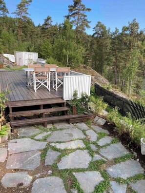 Outdoor dining - Cabin, 30 m to the sea, 25 min Oslo, 10 min Tusenfryd (Nordre Frogn)