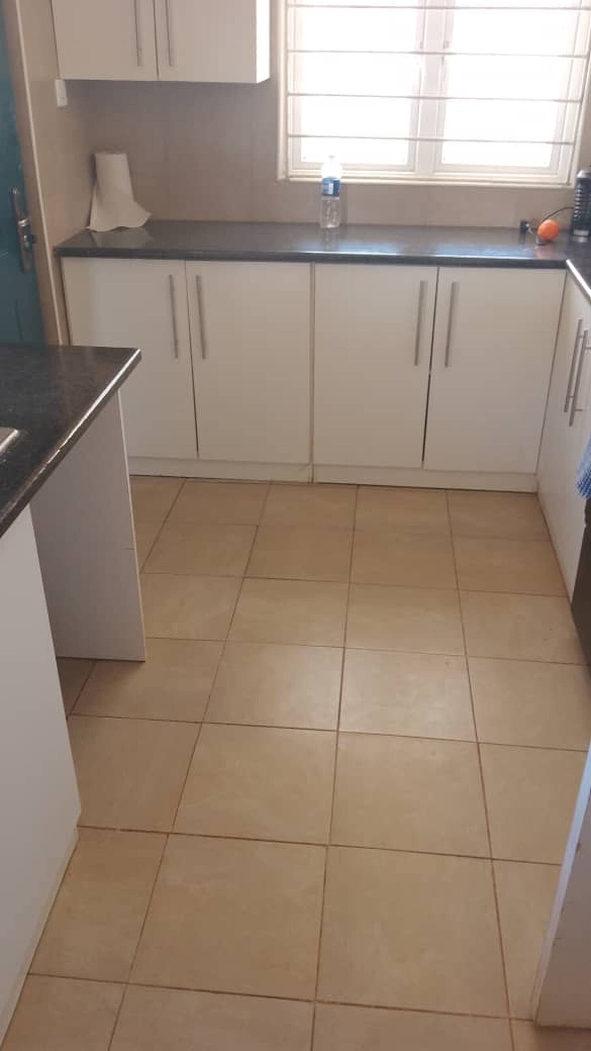 Fridge, cookware/dishes/utensils