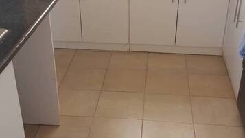 Fridge, cookware/dishes/utensils
