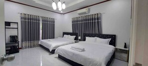 3 bedrooms, Internet, bed sheets, wheelchair access - The Natphop pool villa Meeting Pool Villa (Cha-am)
