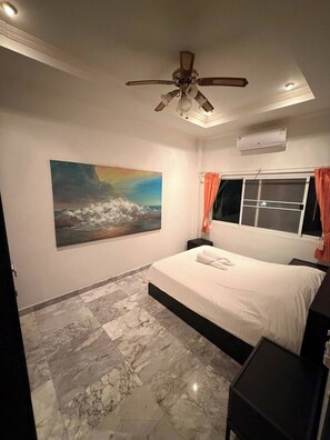 2 slaapkamers, een strijkplank/strijkijzer, internet, beddengoed