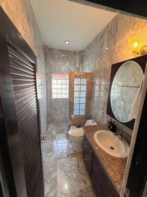 Een douche, een haardroger