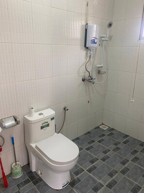 Douche, articles de toilette gratuits