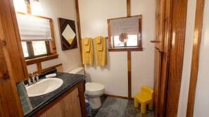 Hair dryer, towels, soap - Entire cottage in Topton (Topton)