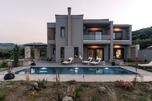 Outdoor pool - Calmar Boutique Villa 5min drive to Kolymvari beach with Private Pool  Sea Views (Chania)