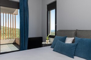 4 slaapkamers, een strijkplank/strijkijzer, gratis wifi, beddengoed