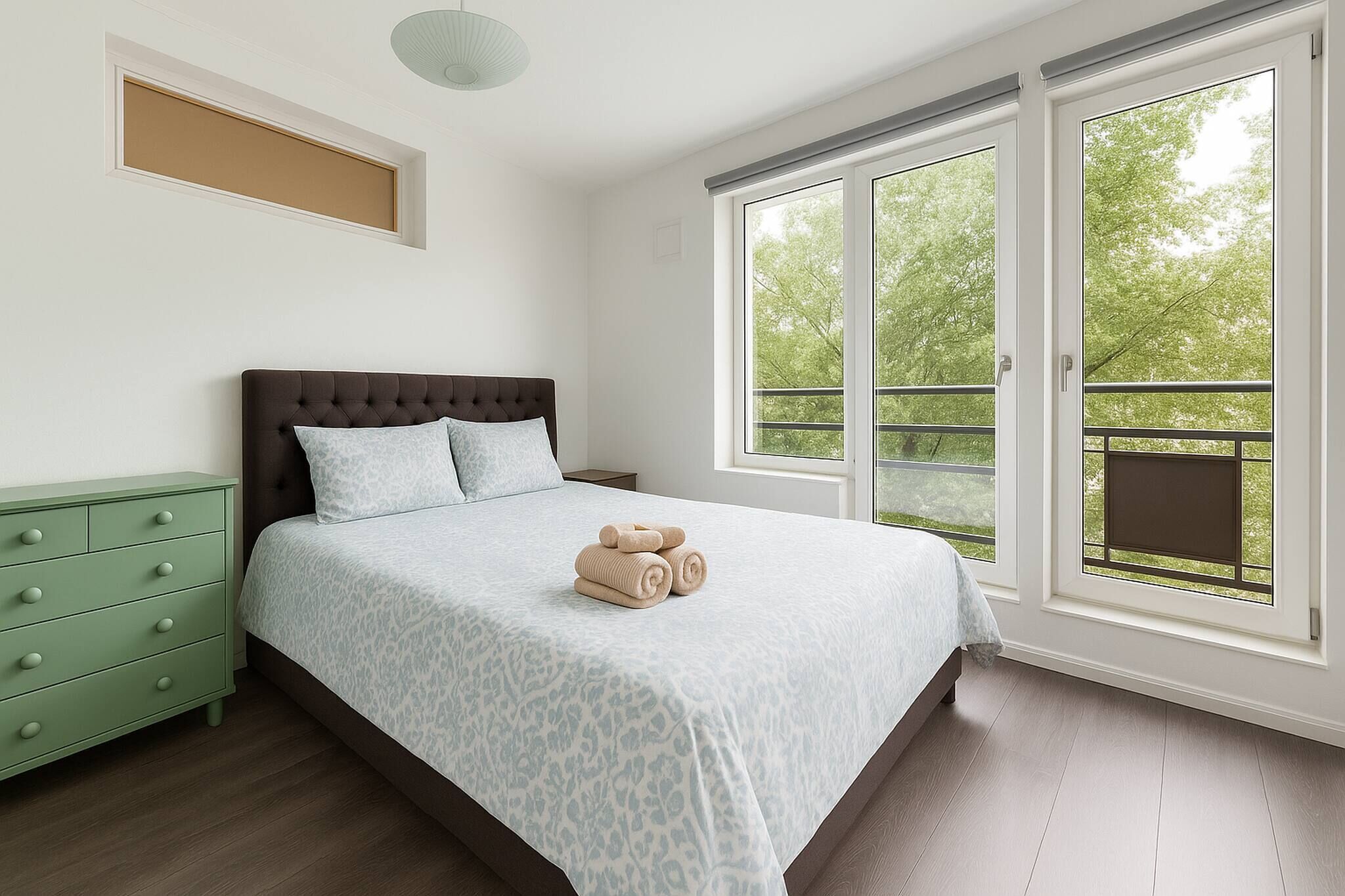 Strygejern/strygebræt, internetforbindelse, sengetøj