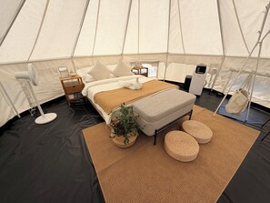 Zelt, Terrasse, Kanalblick