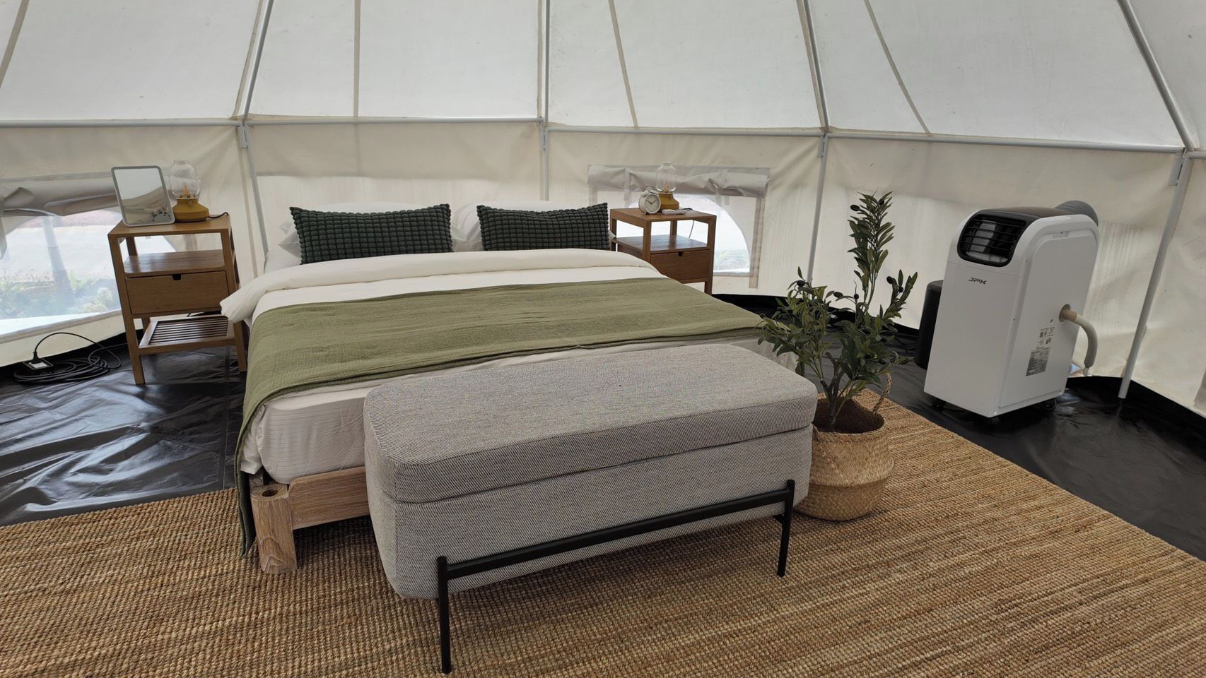 Telt, terrasse, kanalutsikt | Innvendig