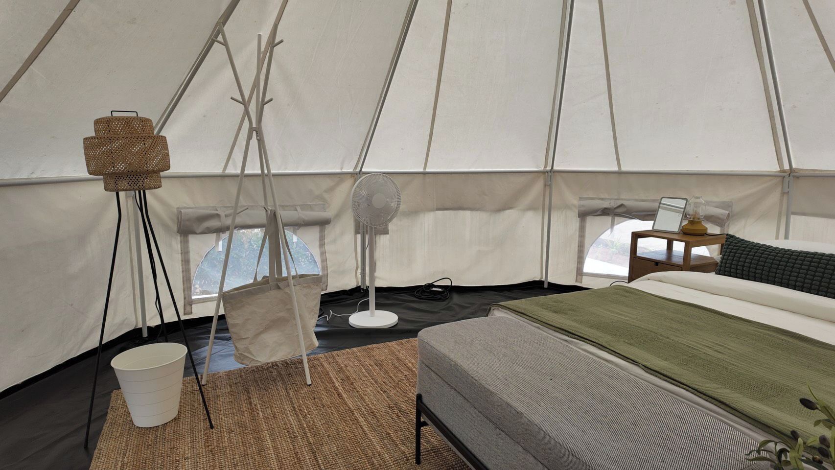 Barraca, varanda, vista para o canal