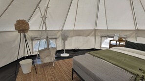 Zelt, Terrasse, Kanalblick