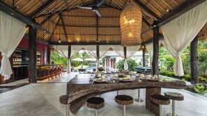 Dining room - Ku Estate by Villa Finder (Seminyak)