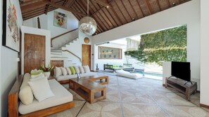 Villa, Poolblick | Wohnzimmer | Smart-TV