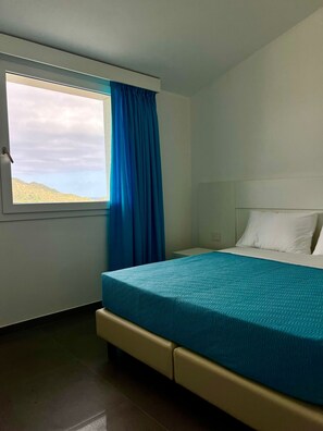 Ferros/tábuas de passar roupa, Wi-Fi de cortesia, roupa de cama