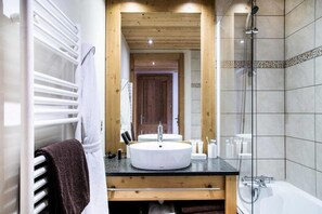 Shower, towels - Residence Les Grandes Alpes (La Clusaz)