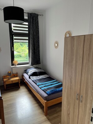 Free WiFi, bed sheets - FeWo Peters - Centrally located (Wilhelmshaven)
