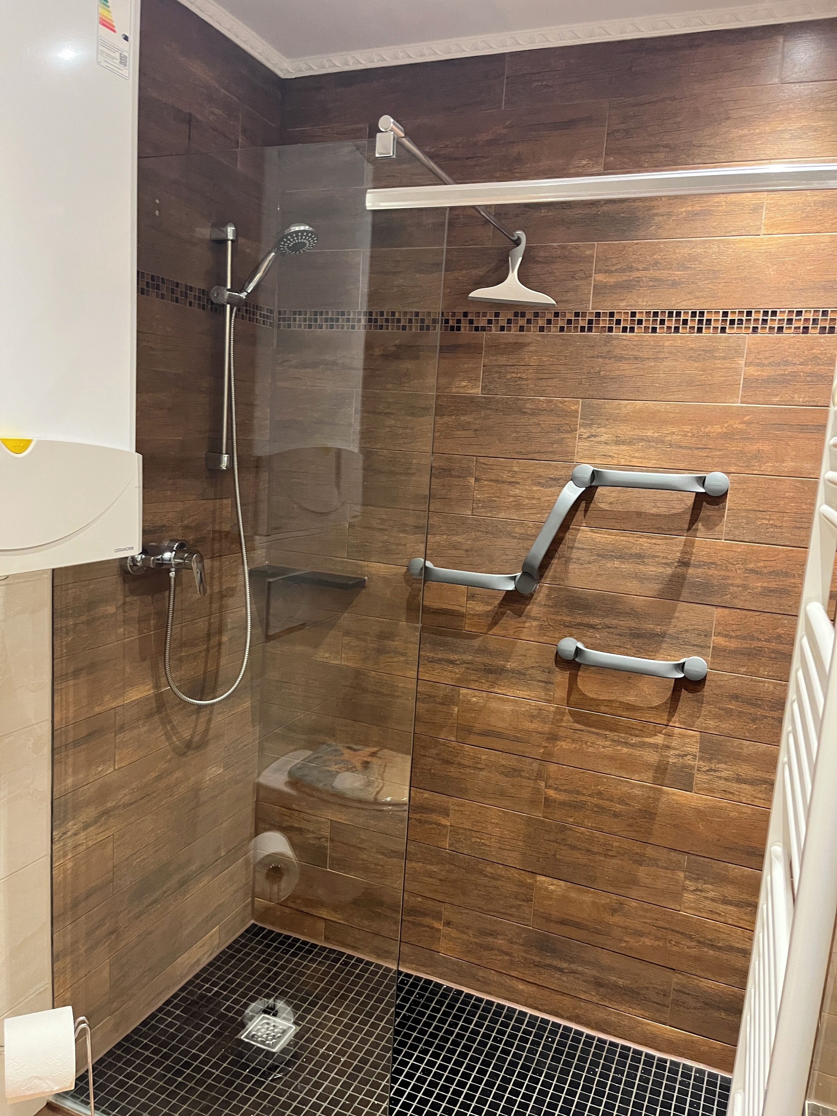 Shower, hair dryer, towels, toilet paper