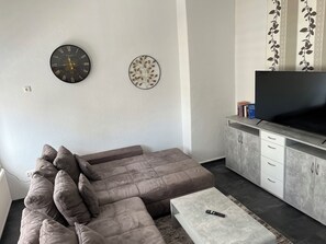 Smart TV, books - FeWo Peters - Centrally located (Wilhelmshaven)