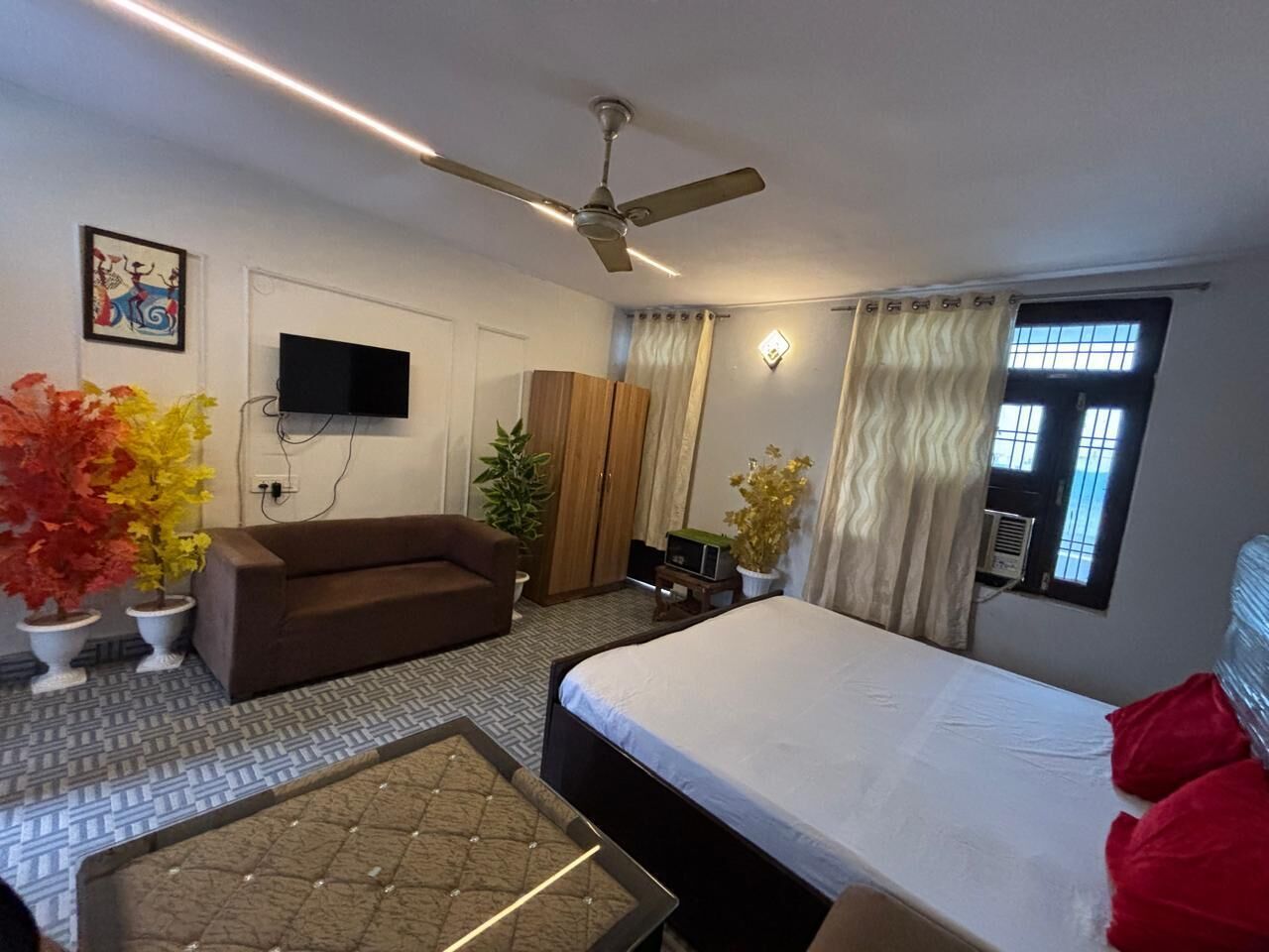 Deluxe Double Room | Rollaway beds, free WiFi, bed sheets