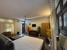 Deluxe Double Room | Rollaway beds, free WiFi, bed sheets