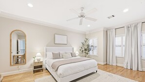 3 habitaciones, tabla de planchar con plancha, wifi y ropa de cama 