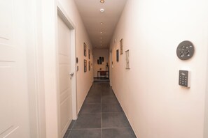 Hallway - Noah Gate Hotel & Suites (Naples)