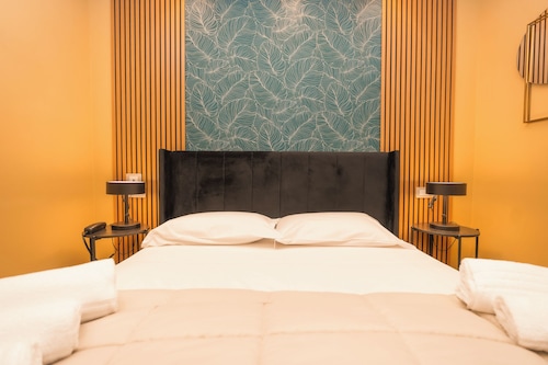 Noah Gate Hotel & Suites