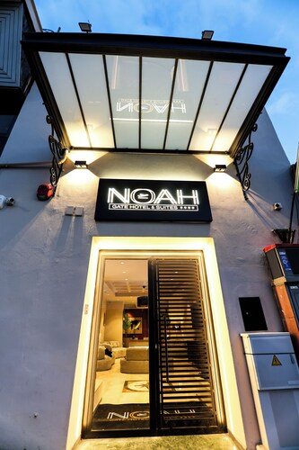 Noah Gate Hotel & Suites