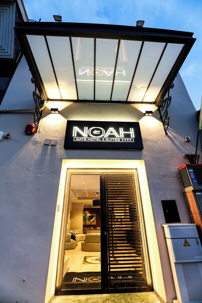 Noah Gate Hotel & Suites