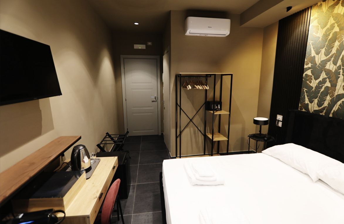 Basic Double Room | In-room safe, desk, laptop workspace, soundproofing