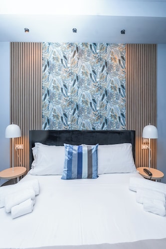 Noah Gate Hotel & Suites