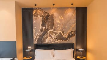 Junior Room | In-room safe, desk, laptop workspace, soundproofing