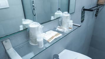 Standard Room | Bathroom | Hair dryer, bidet, towels, soap